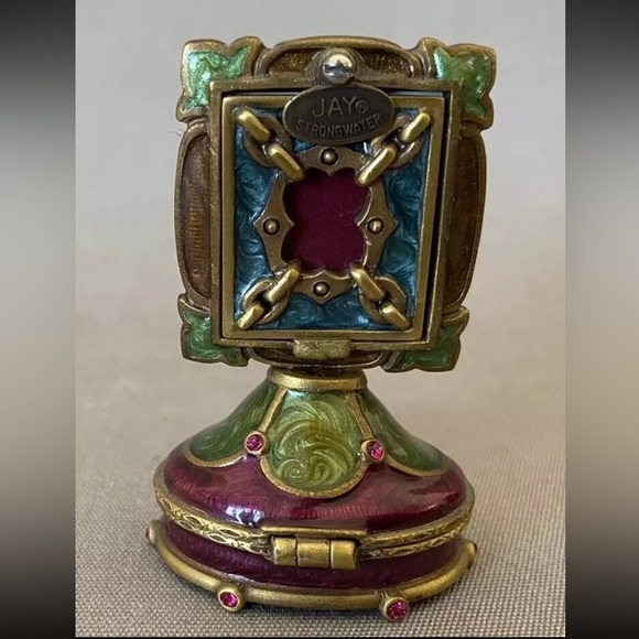 Rare Jay Strongwater Jeweled Enameled Trinket Box with Picture Frame
NEW 
5052 - Picture 3 of 8